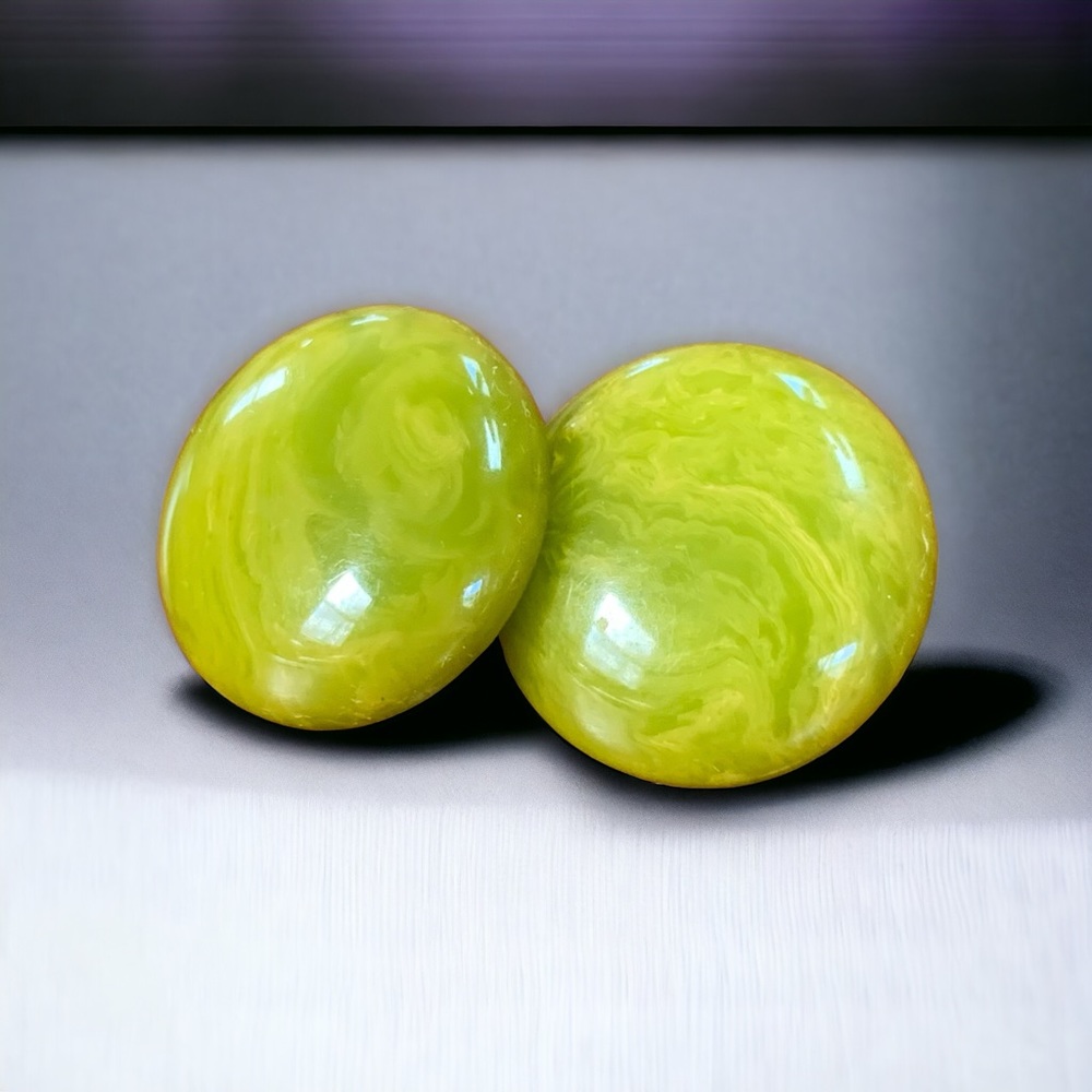 Gorgeous Green Swirled Marbled Glass Dome Vintage Earrings Pinup Mid Century